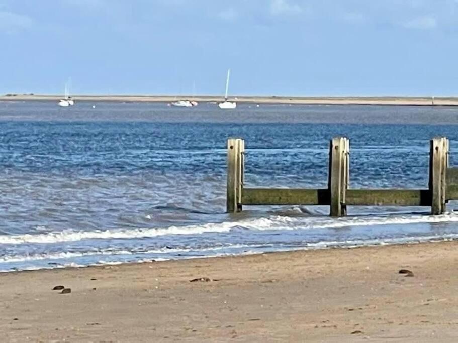 Seafront Apartment With Stunning Views Cleethorpes Exterior photo